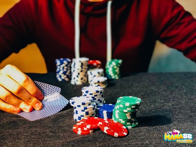 Cách đọc bài Poker dựa trên những hành động sau flop