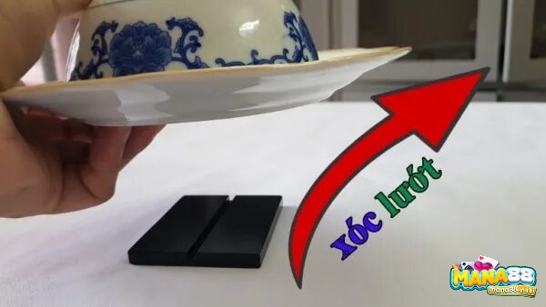 Cách sử dụng kẹp nam châm khi chơi xóc đĩa 