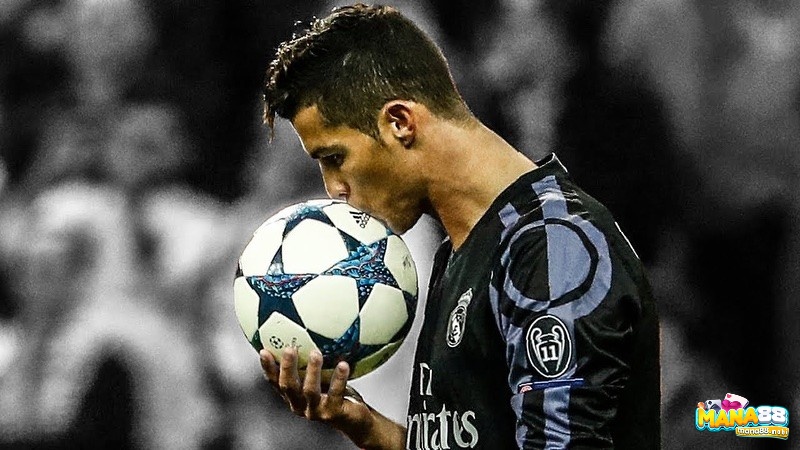 Tiểu sử Ronaldo có sự nghiệp bóng đá thành công với các thành tích ấn tượng