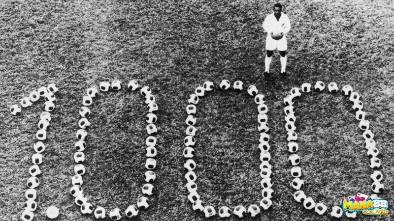 "Vua bóng đá" Pele đã ghi được bàn thắng thứ 1000 trong sự nghiệp 