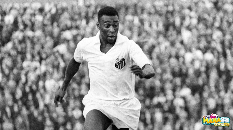 Santos đã “treo” áo số 10 của Pele cho đến khi thăng hạng trở lại
