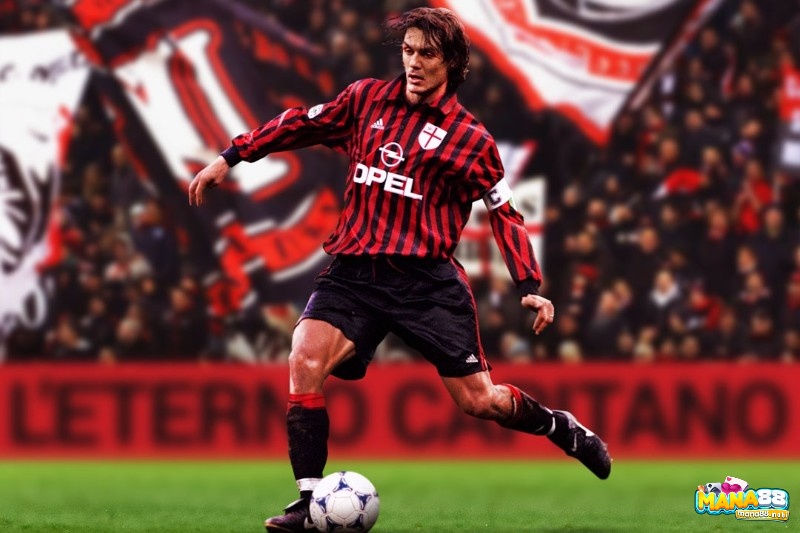 Khám phá tiểu sử Paolo Maldini đầy vẻ vang trong sự nghiệp bóng đá của mình nhé